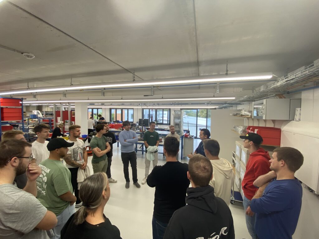 Maschinenbautechniker in der Serienmontage