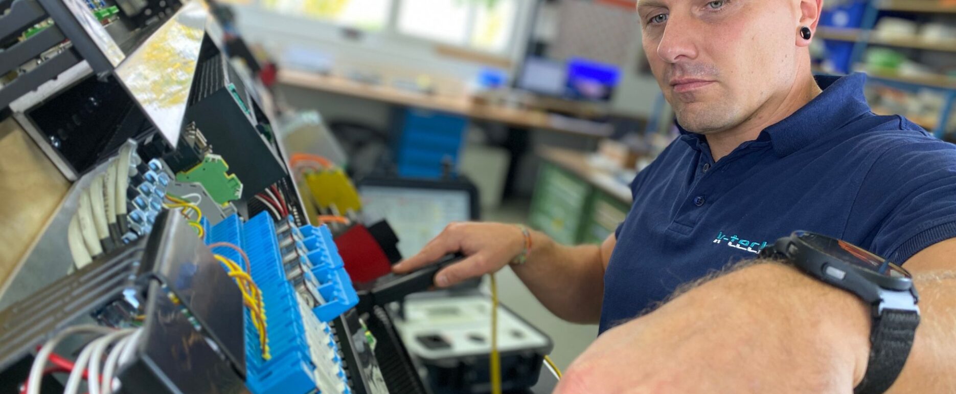 Bild von einer Pr&uuml;fung und Inbetriebnahme